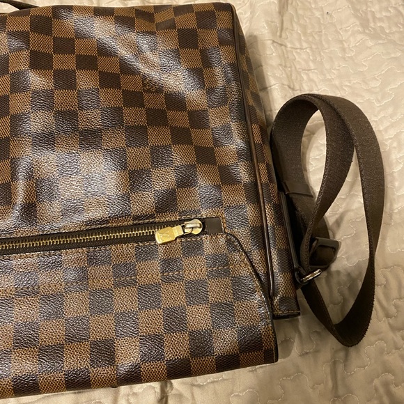 Authentic Louis Vuitton Damier Ebene Messenger bag - Picture 4 of 12
